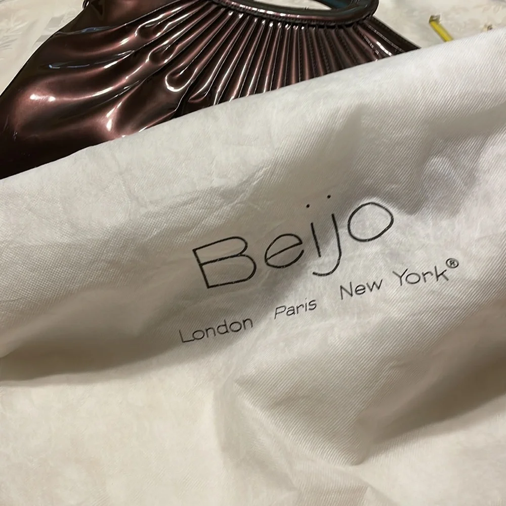 Beijo large brown/bronze shiny patent purse with dust cover (Mlb)